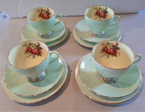 Haven`t seen this pattern before, maybe Rare? 4 Delightful Foley Trios in damage free condition.