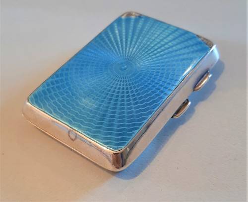 Vintage 1918 solid sterling silver cigartte case with blue enamel lid. Hinge is damaged 77.8gr
