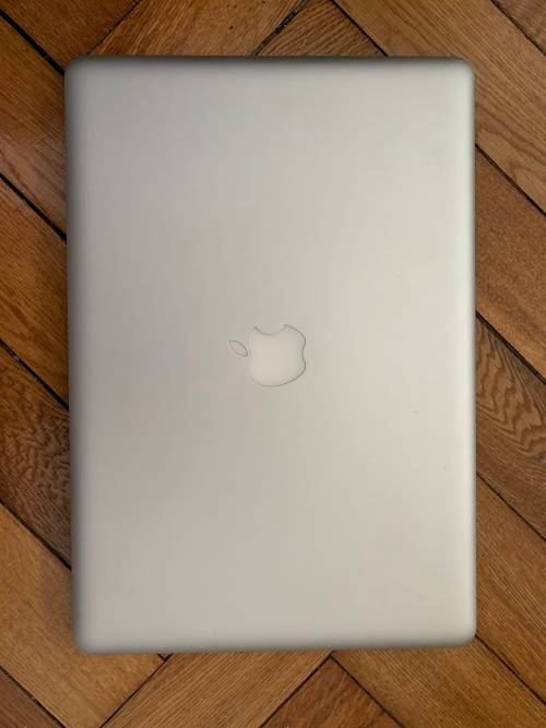Macbook Pro Early 2011 Core i7, 4gb RAM, 500gb HDD - Faulty!