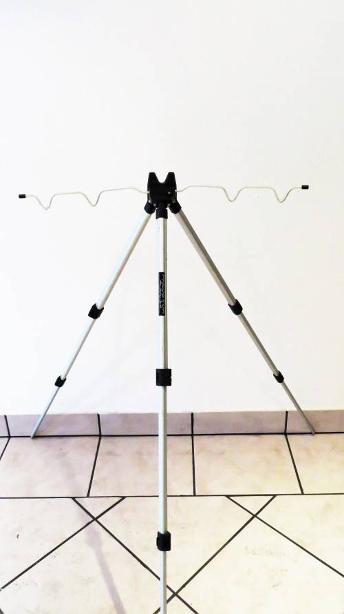 FISHING ROD STANDS * PREDATOR FINE FISHING TACKLE * BID FROM R1 START FOR TWO ITEMS *