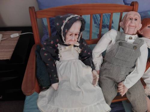 STUNNING PORCELAIN DOLL COLLECTION * BID FROM R1 FOR THE LOT *