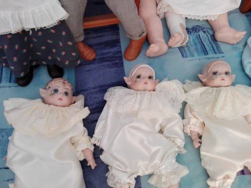 STUNNING PORCELAIN DOLL COLLECTION * BID FROM R1 FOR THE LOT *