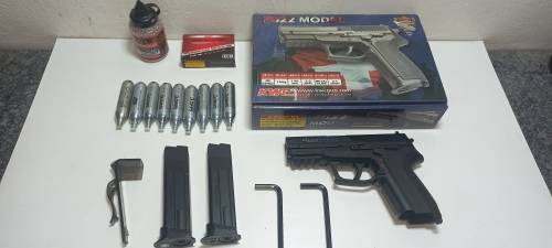 KWC Sig Sauer SP2022 Co2 Gas Gun | 4.5mm Steel Bb * Bargain R1500.00 of extra`s included *