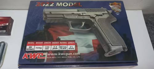 KWC Sig Sauer SP2022 Co2 Gas Gun | 4.5mm Steel Bb * Bargain R1500.00 of extra`s included *