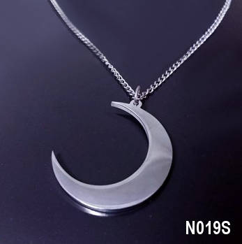 Crescent Moon Necklace - Can engrave 8 letters