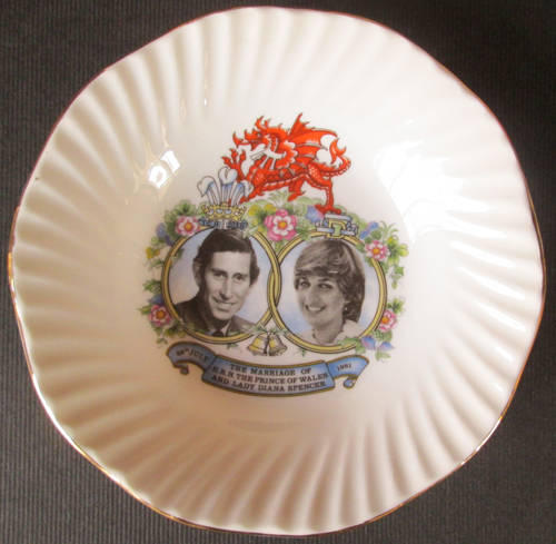 Elizabethan Commemorative Pin Dish Royal Wedding July 1981