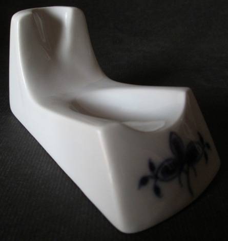 Royal Copenhagen Porcelain Smoking Pipe Stand Rest #5077