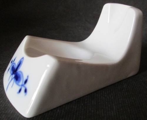 Royal Copenhagen Porcelain Smoking Pipe Stand Rest #5077