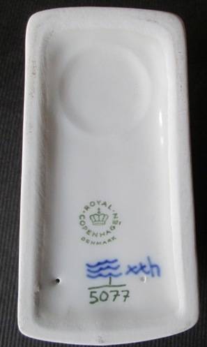 Royal Copenhagen Porcelain Smoking Pipe Stand Rest #5077