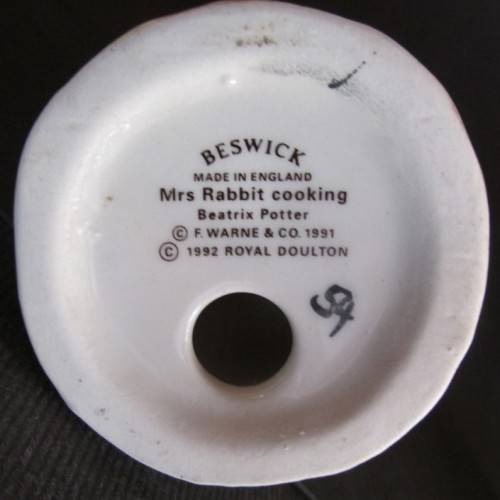 Beswick Beatrix Potter 'Mrs Rabbit Cooking' with box