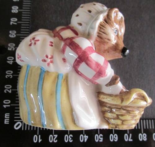 Beswick Beatrix Potter 'Mrs Tiggy-winkle Washing' with box