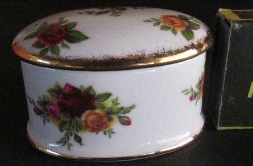 Royal Albert Small Oval Lidded Trinket Dish 'Old Country Roses'