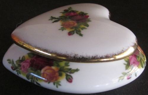 Royal Albert Small Heart Shaped Lidded Trinket Dish 'Old Country Roses'