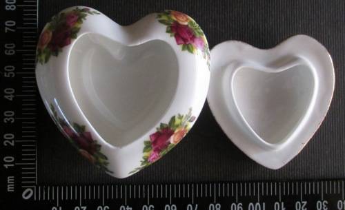 Royal Albert Small Heart Shaped Lidded Trinket Dish 'Old Country Roses'