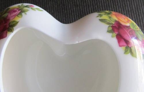 Royal Albert Small Heart Shaped Lidded Trinket Dish 'Old Country Roses'