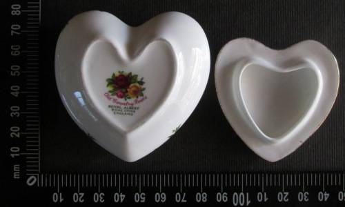 Royal Albert Small Heart Shaped Lidded Trinket Dish 'Old Country Roses'