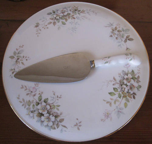 Royal Albert Cake Serving Plate 'Haworth' with Cake Lifter, Width 281mm
