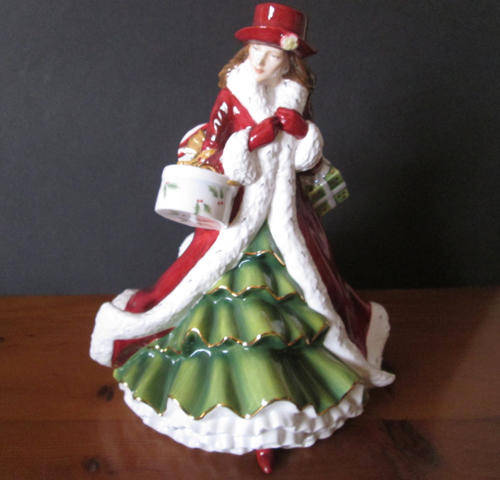 Royal Doulton Pretty Ladies  'Chrismas Day 2010' HN5379