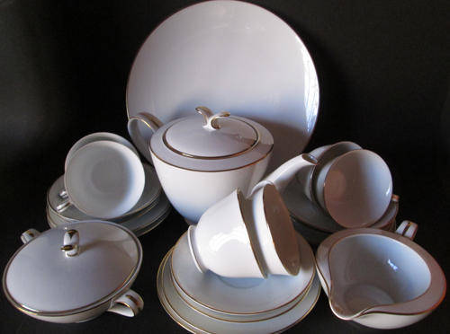 22 Piece Noritake Tea Set 'Caprice'