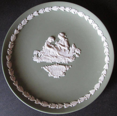 Wedgwood Green Jasperware Wall Plate "Mother 1972'