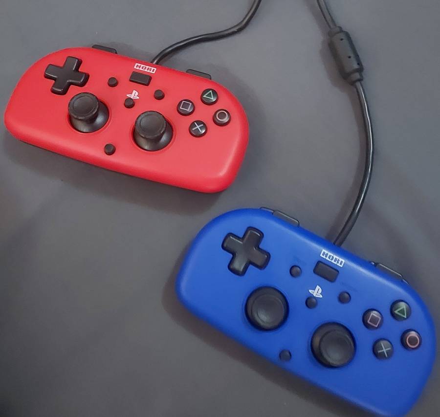 PS4 - HORI CONTROLLERS (x2)