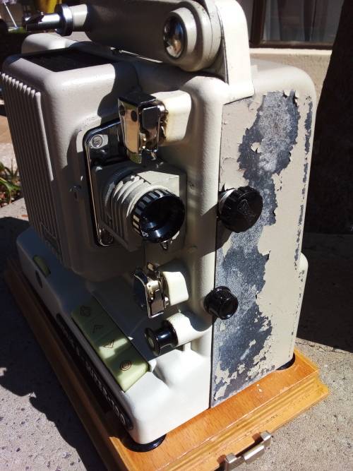 VINTAGE NORIS 8 - SUPER-100 PROJECTOR - WITH CASE - AMAZING