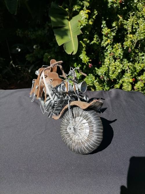 AMAZING HARLEY-WIRED BIKE WITH LEATHER VERY NEAT - 42 CM X 14 CM