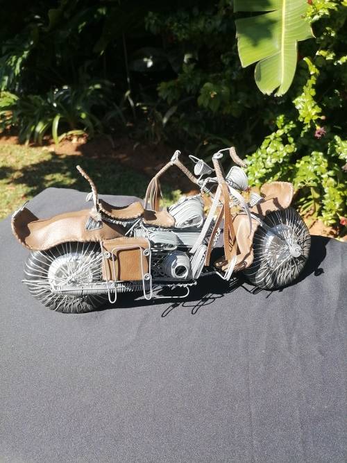 AMAZING HARLEY-WIRED BIKE WITH LEATHER VERY NEAT - 42 CM X 14 CM