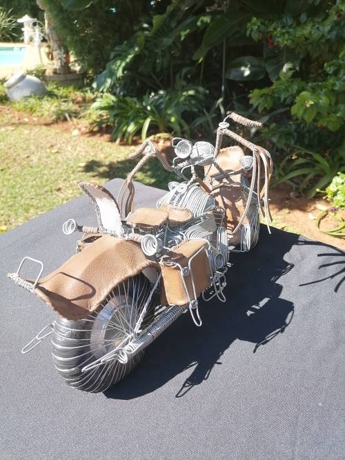 AMAZING HARLEY-WIRED BIKE WITH LEATHER VERY NEAT - 42 CM X 14 CM