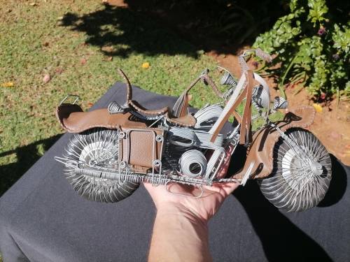 AMAZING HARLEY-WIRED BIKE WITH LEATHER VERY NEAT - 42 CM X 14 CM