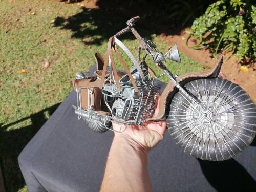 AMAZING HARLEY-WIRED BIKE WITH LEATHER VERY NEAT - 42 CM X 14 CM