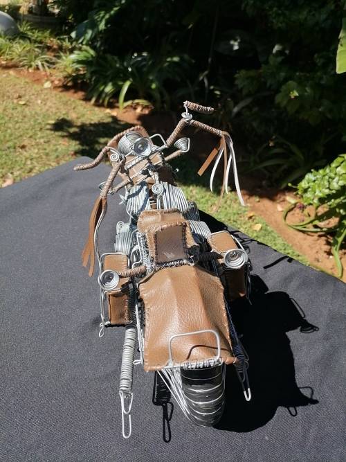 AMAZING HARLEY-WIRED BIKE WITH LEATHER VERY NEAT - 42 CM X 14 CM