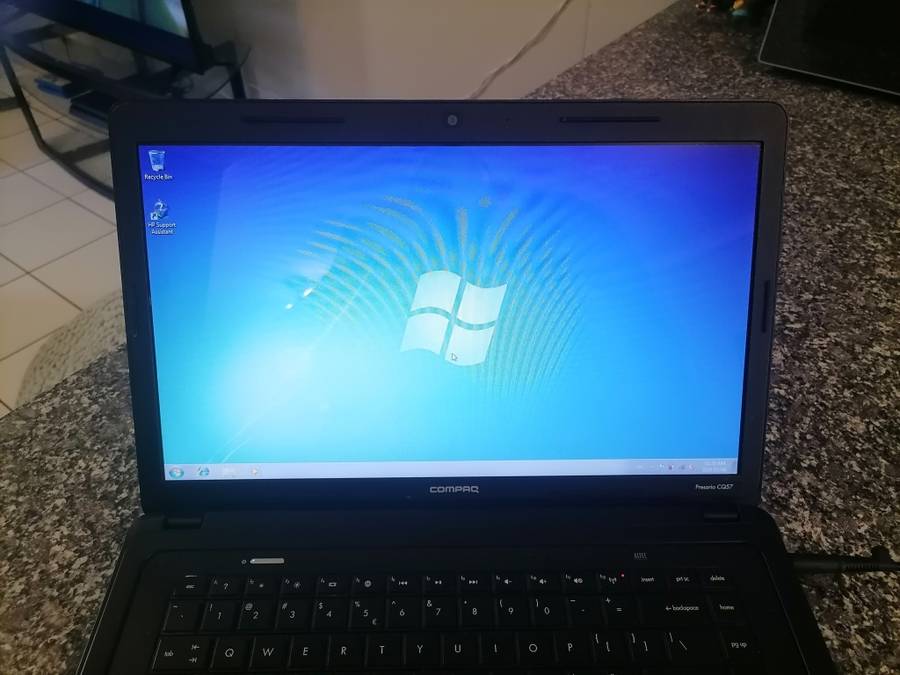 COMPAQ Presario CQ57 Laptop - 300 GB HDD - 2 GB RAM - Windows 7 - ORIGINAL CHARGER