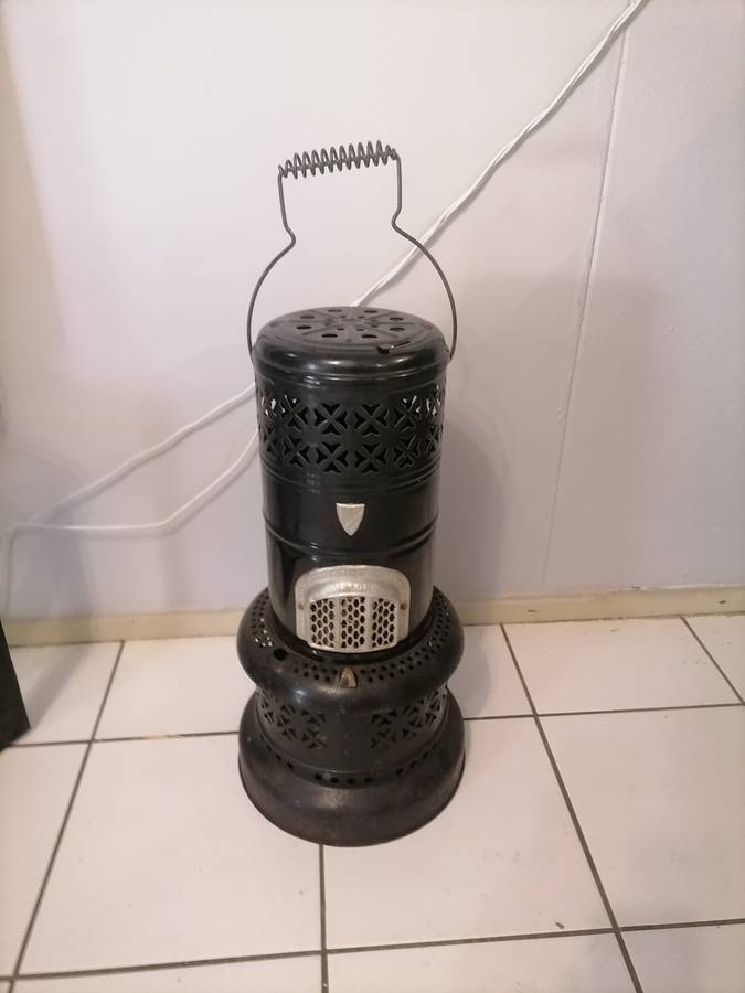 Antique Vintage Portable Black Valor Kerosene Oil Heater 525-T, England