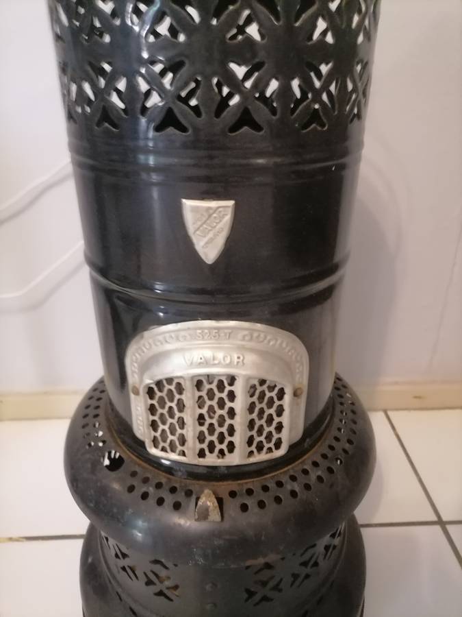 Antique Vintage Portable Black Valor Kerosene Oil Heater 525-T, England
