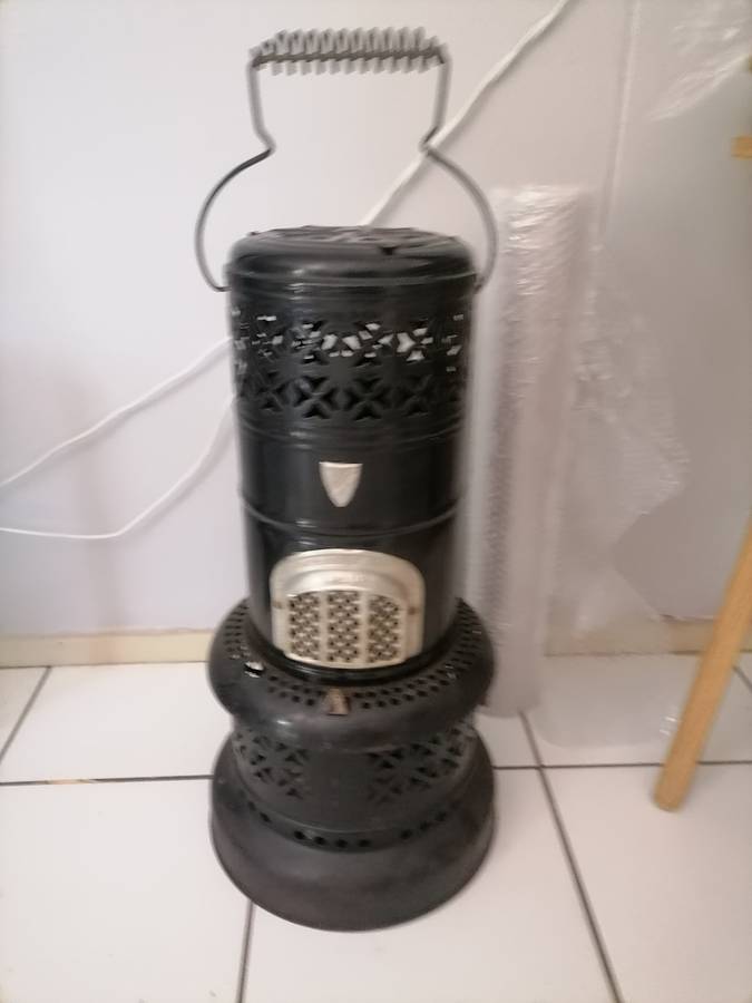 Antique Vintage Portable Black Valor Kerosene Oil Heater 525-T, England