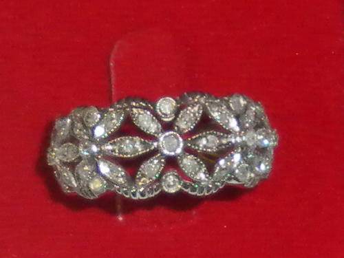 BRAND NEW 10K White Gold Ring with Diamonds