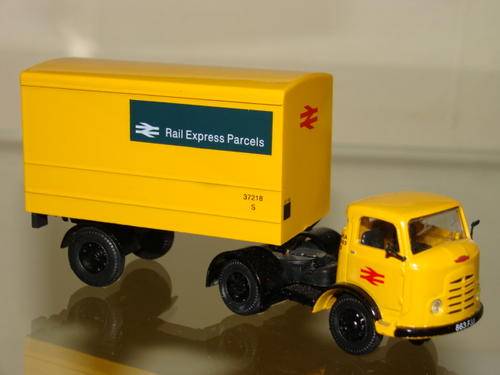 KARRIER BANTAM ARCTIC TRUCK, Rail Express, 1/76 Railway Scale, plastic & metal, NIB  by Base-Toys