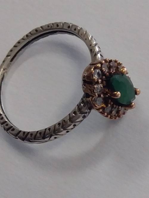 BEAUTIFUL GOLD AND SILVER LADIES DRESS RING.