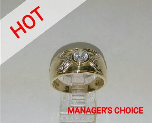 ** 9CT SOLID GOLD CUBIC ZIRCONIA RING **