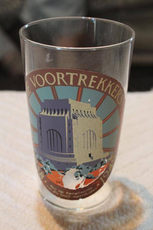 1949 "Die Voortrekkers" glass