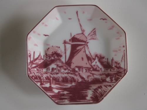Small hexagonal red/pink delft plate - windmill scene