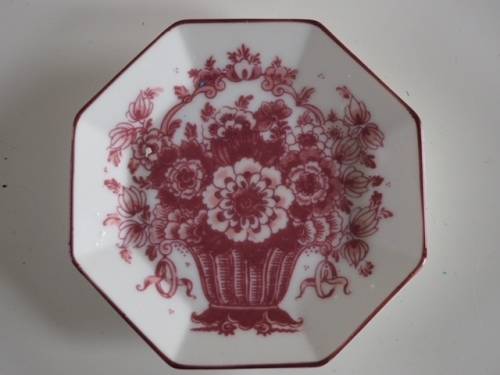 Small hexagonal red/pink delft plate - windmill scene