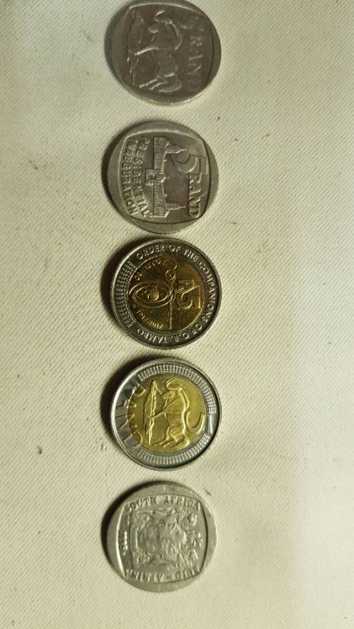 Mixed set of R5 rand coins.