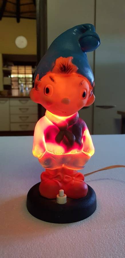 3 vintage bedside lamps in working condition. Nice lot