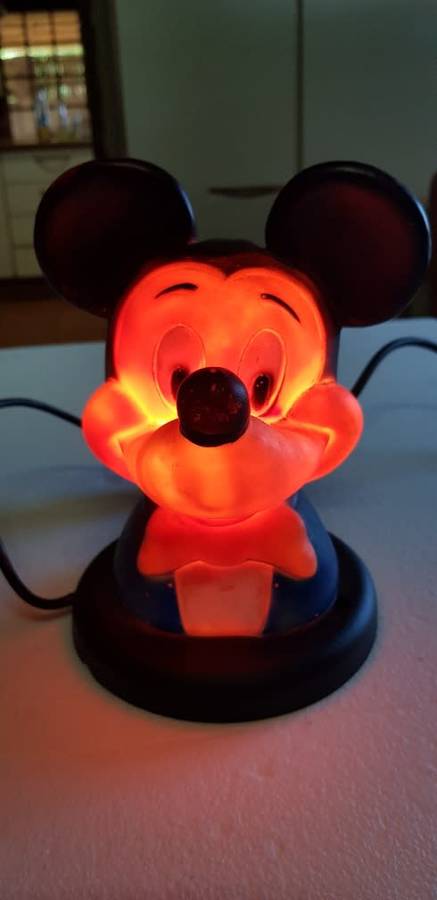 3 vintage bedside lamps in working condition. Nice lot