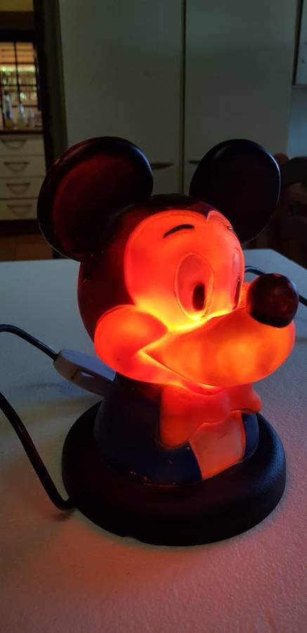 3 vintage bedside lamps in working condition. Nice lot