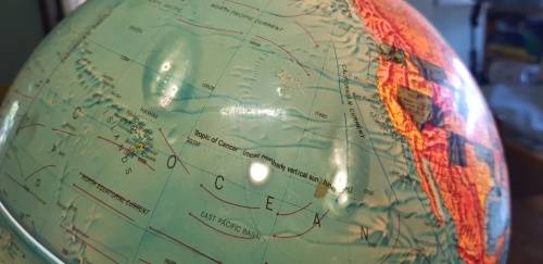 Lovely vintage globe lamp .Light works