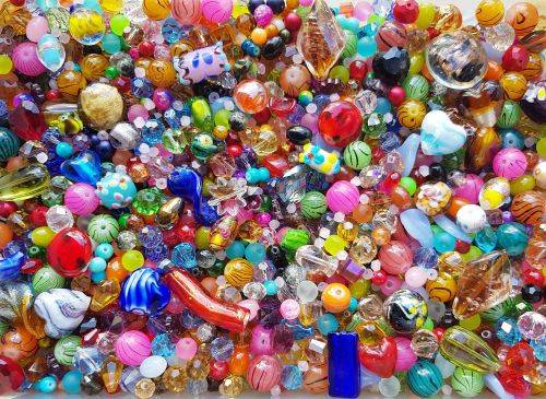 Crazy Wednesday**Massive** 2.7 Kg **5220 Piece Glass Beads & Findings