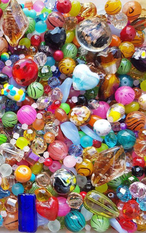 Crazy Wednesday**Massive** 2.7 Kg **5220 Piece Glass Beads & Findings